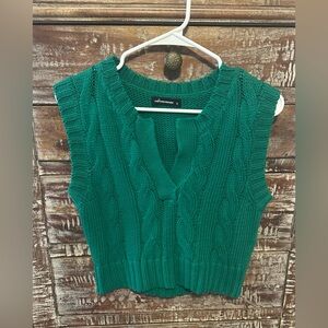 Olivaceous green cropped sleeveless sweater. Size small. EUC.